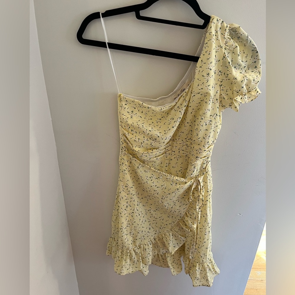 NWT: One shoulder floral yellow mini dress